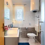 Fiore-2 By Interhome * Gedići
