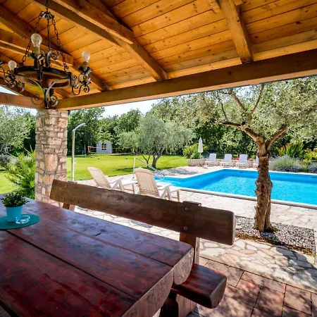 Fiore-2 By Interhome Gedići