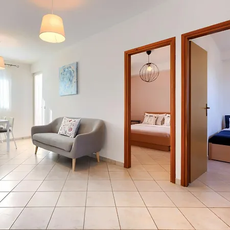Fiore-2 By Interhome *