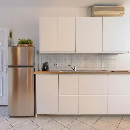 Fiore-2 By Interhome * Gedići