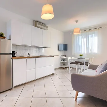Fiore-2 By Interhome Gedići