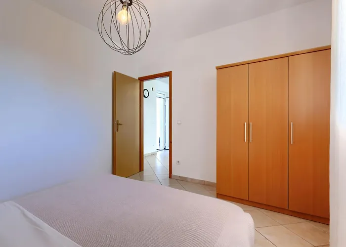 Fiore-2 By Interhome